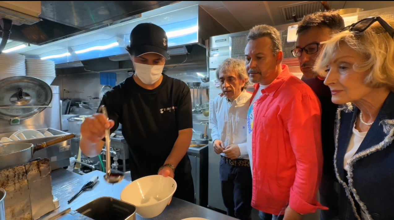 Authentic ramen making experience (ラーメン調理体験)